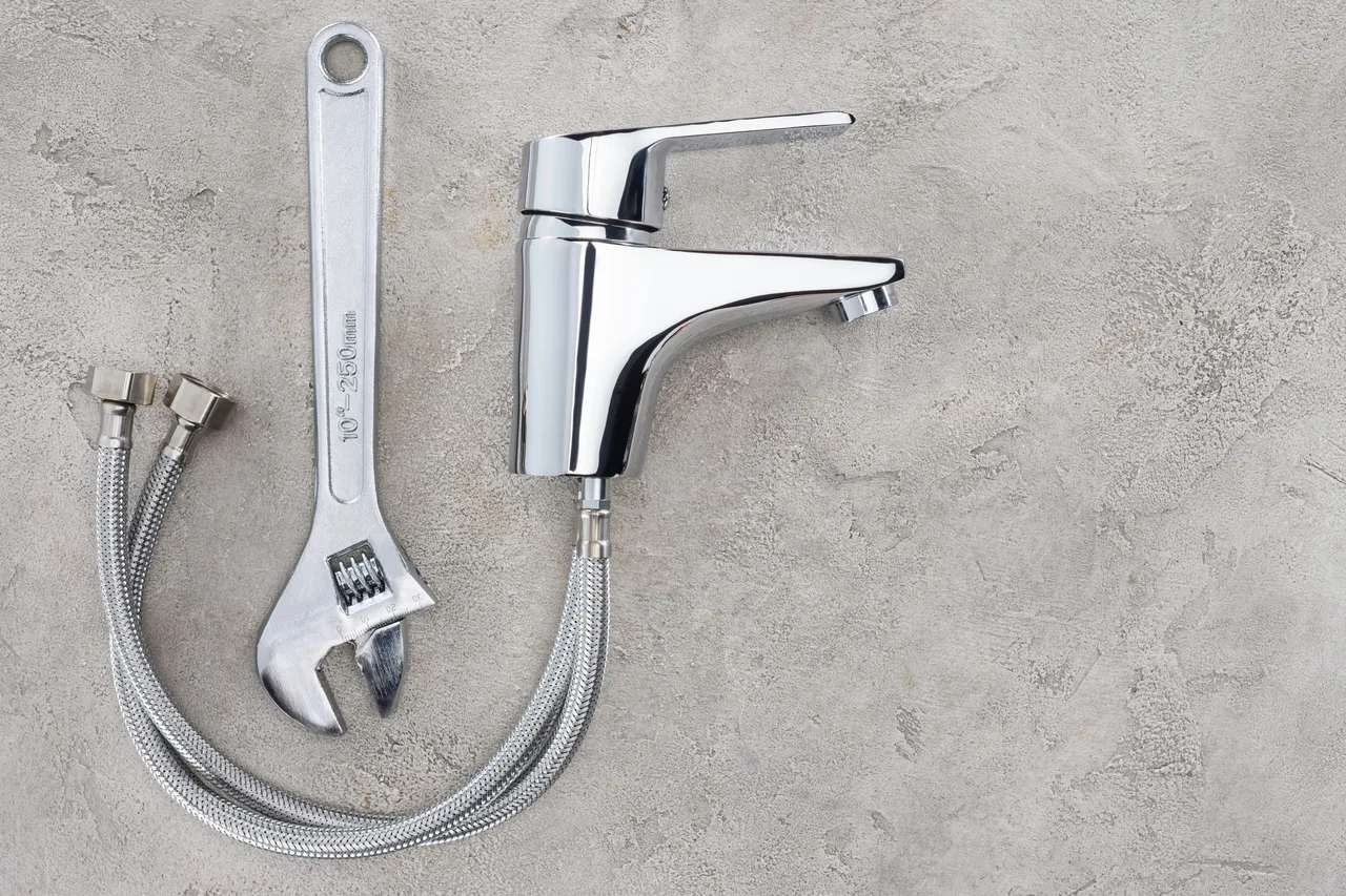 Dépannage d'une panne d'eau chaude par un plombier du 95